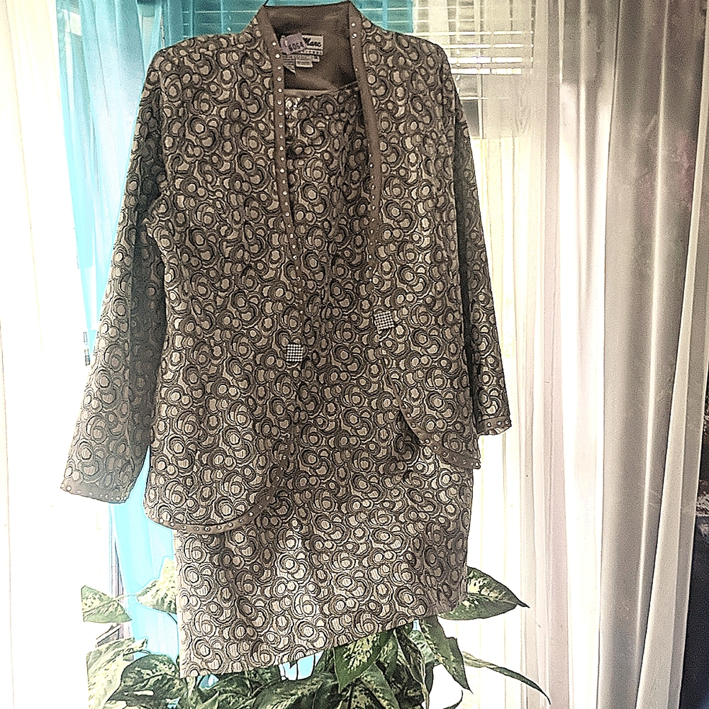 Cream and gold skirt set skirt and jacket